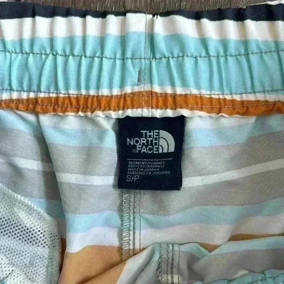 The North Face Flash Dry Shorts.  Women’s size small.  Like new condition! - Picture 3 of 6